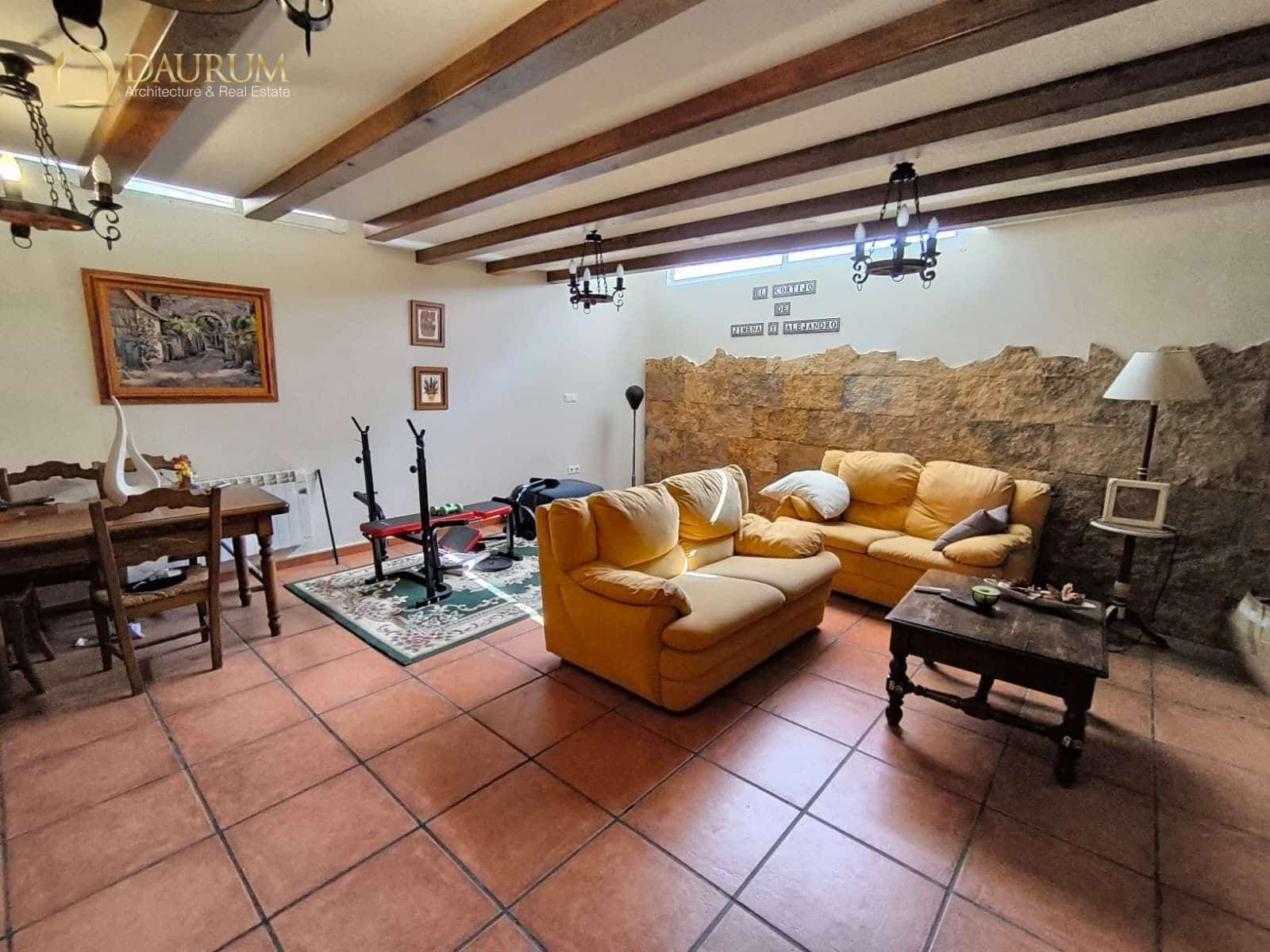 4 bedroom Villa for sale in Monforte del Cid with pool garage - € 280,000 (Ref: 9345464)
