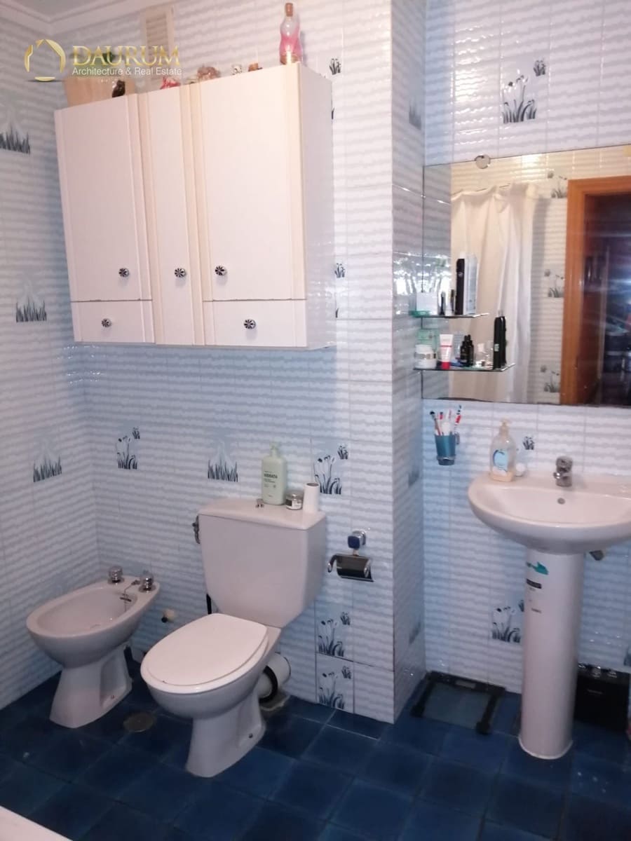 4 bedroom Flat for sale in Jijona / Xixona with garage - € 134,000 (Ref: 9345465)