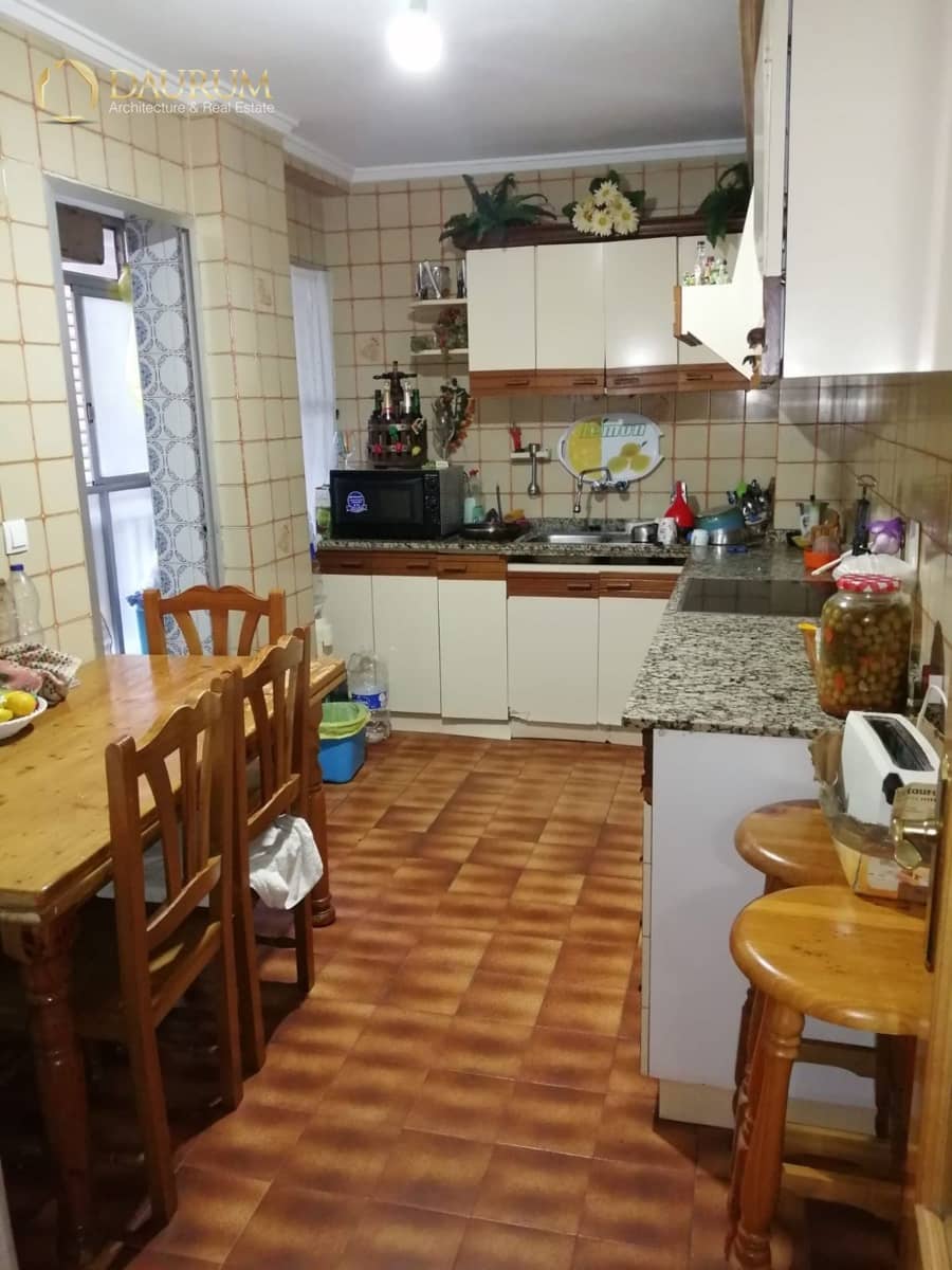 4 bedroom Flat for sale in Jijona / Xixona with garage - € 134,000 (Ref: 9345465)