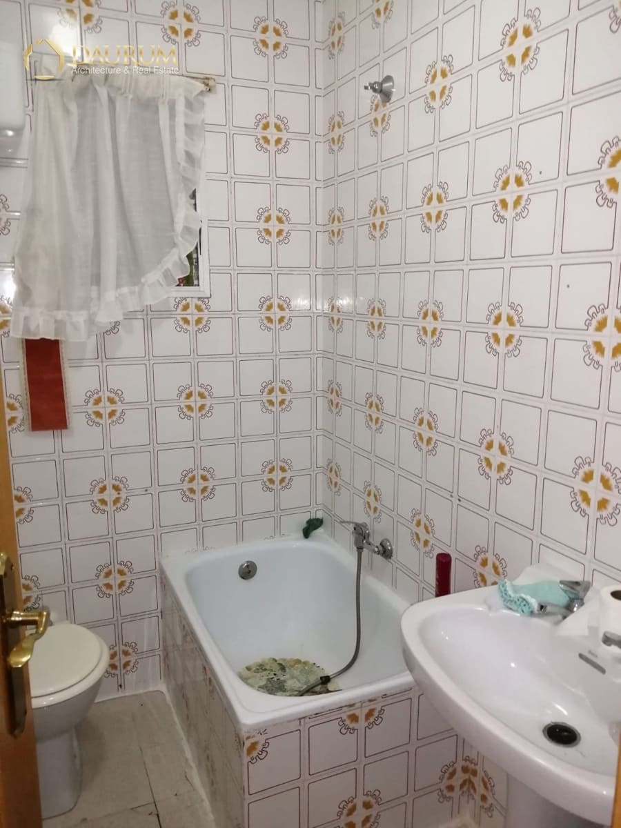 4 bedroom Flat for sale in Jijona / Xixona with garage - € 134,000 (Ref: 9345465)