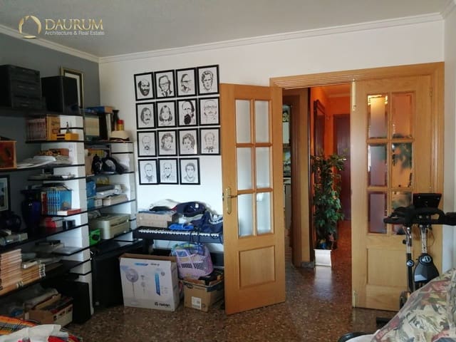 4 slaapkamer Flat te koop in Jijona / Xixona met garage - € 134.000 (Ref: 9345465)