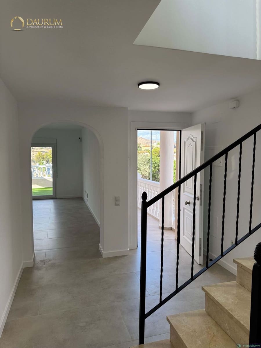 3 slaapkamer Villa te koop in El Campello met garage - € 550.000 (Ref: 9350188)