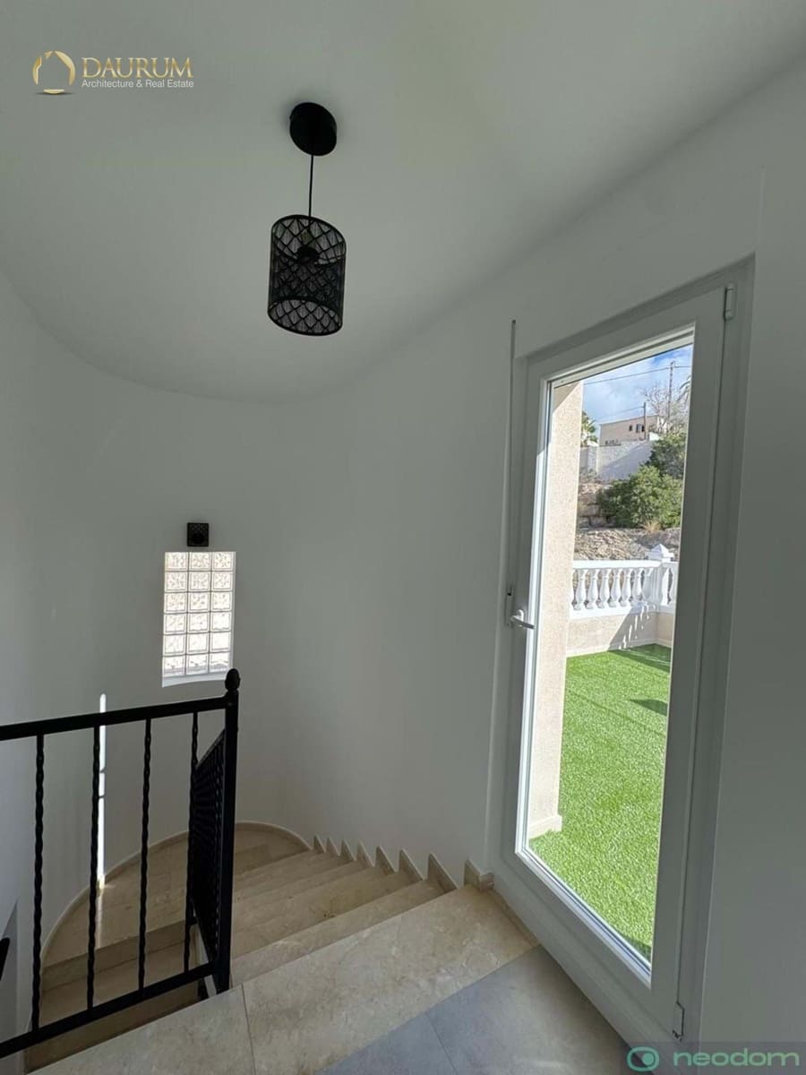 3 slaapkamer Villa te koop in El Campello met garage - € 550.000 (Ref: 9350188)