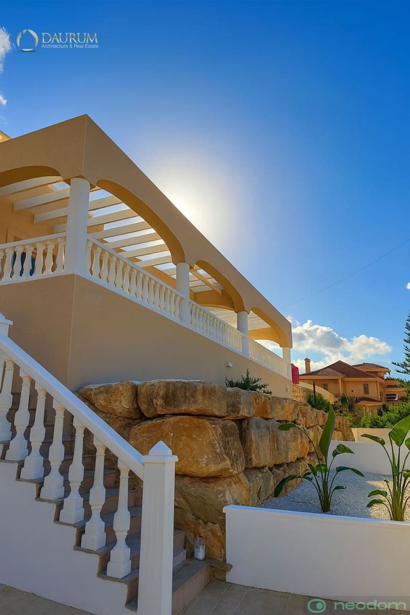 3 slaapkamer Villa te koop in El Campello met garage - € 550.000 (Ref: 9350188)