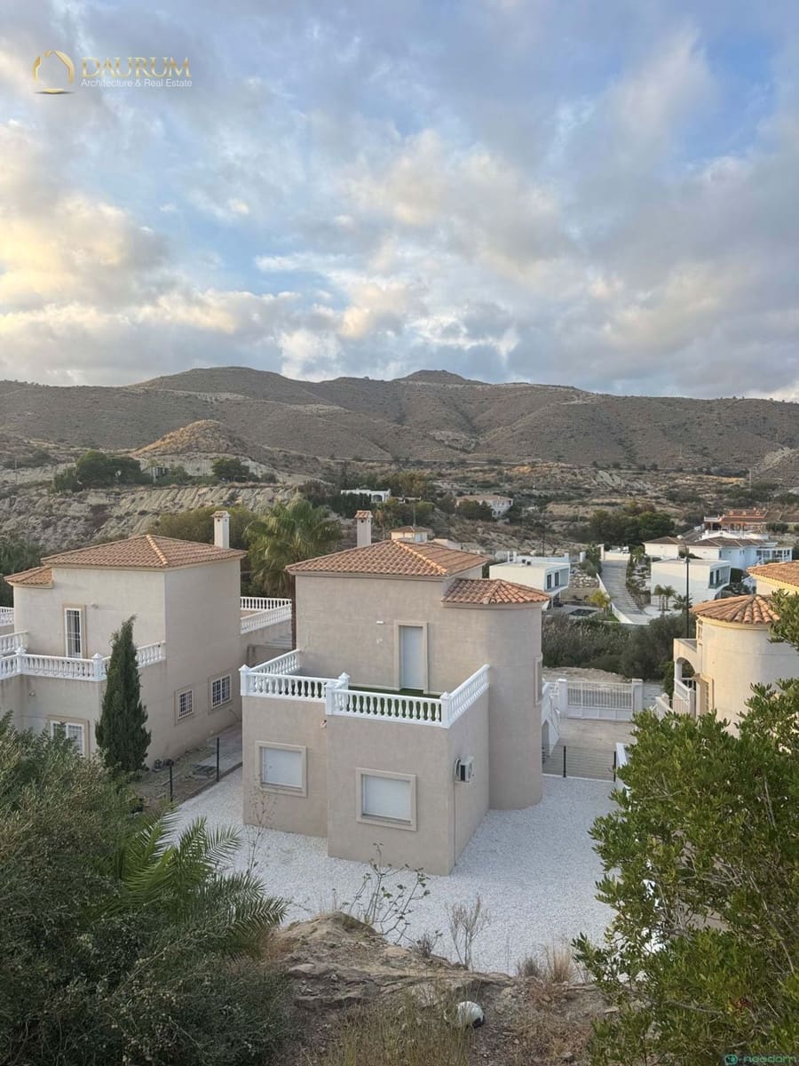 3 slaapkamer Villa te koop in El Campello met garage - € 550.000 (Ref: 9350188)