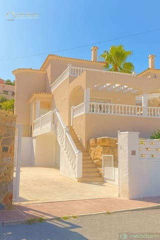 3 slaapkamer Villa te koop in El Campello met garage - € 550.000 (Ref: 9350188)