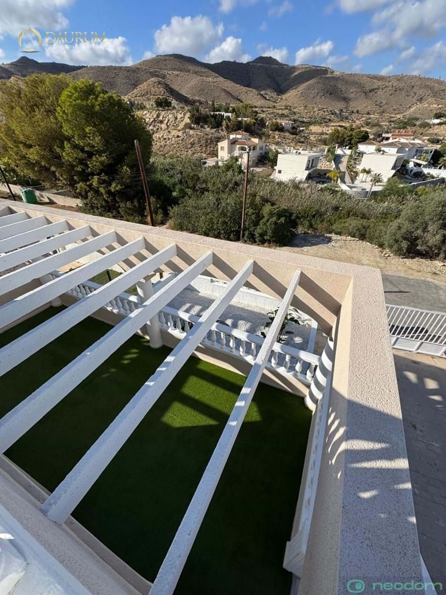 3 slaapkamer Villa te koop in El Campello met garage - € 550.000 (Ref: 9350188)