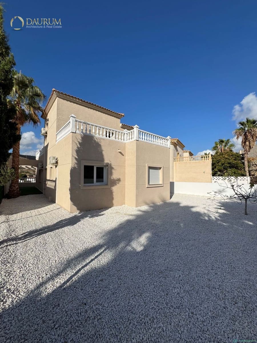 3 slaapkamer Villa te koop in El Campello met garage - € 550.000 (Ref: 9350188)