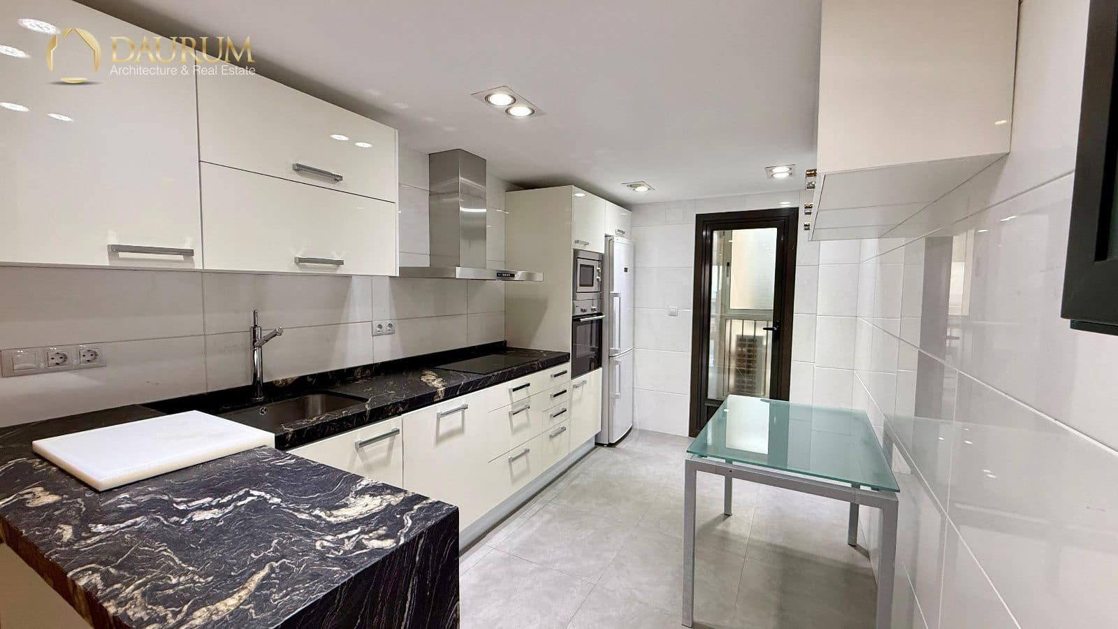 2 makuuhuone Kattohuoneisto vuokrattavana paikassa Alicante kaupunki mukana uima-altaan 
autotalli - 1 600 € (Ref: 9373679)