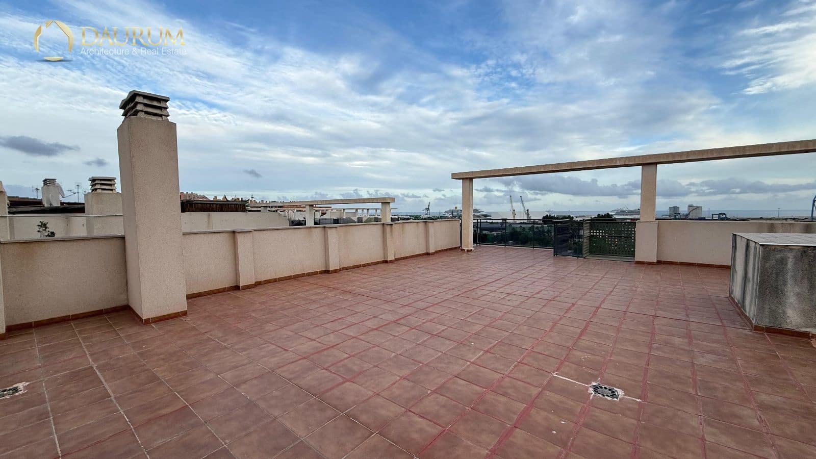 2 makuuhuone Kattohuoneisto vuokrattavana paikassa Alicante kaupunki mukana uima-altaan 
autotalli - 1 600 € (Ref: 9373679)