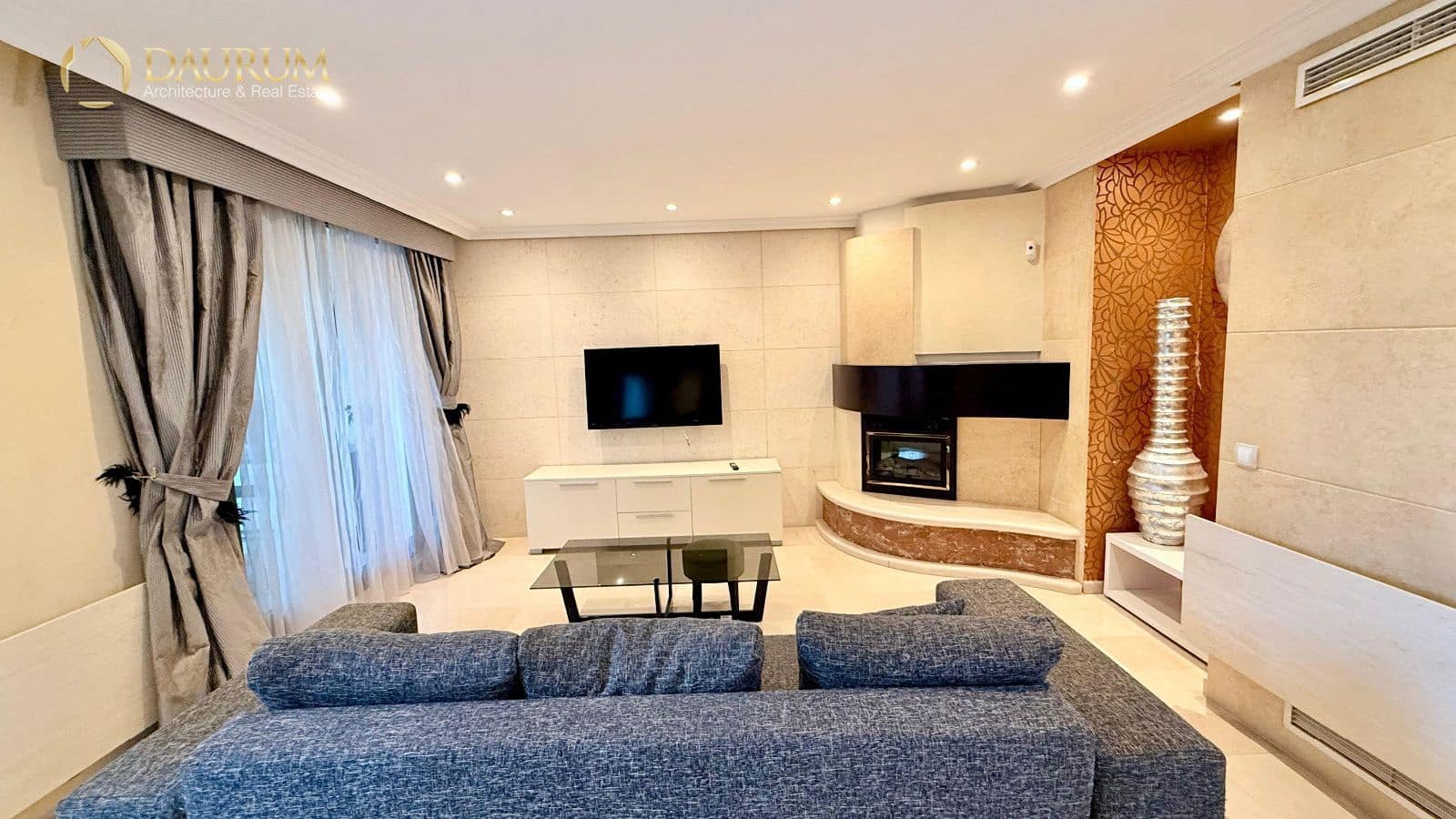 2 makuuhuone Kattohuoneisto vuokrattavana paikassa Alicante kaupunki mukana uima-altaan 
autotalli - 1 600 € (Ref: 9373679)