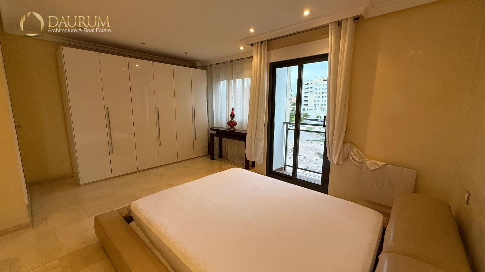 2 makuuhuone Kattohuoneisto vuokrattavana paikassa Alicante kaupunki mukana uima-altaan 
autotalli - 1 600 € (Ref: 9373679)