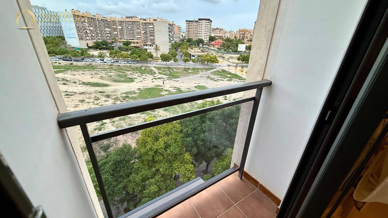 2 makuuhuone Kattohuoneisto vuokrattavana paikassa Alicante kaupunki mukana uima-altaan 
autotalli - 1 600 € (Ref: 9373679)