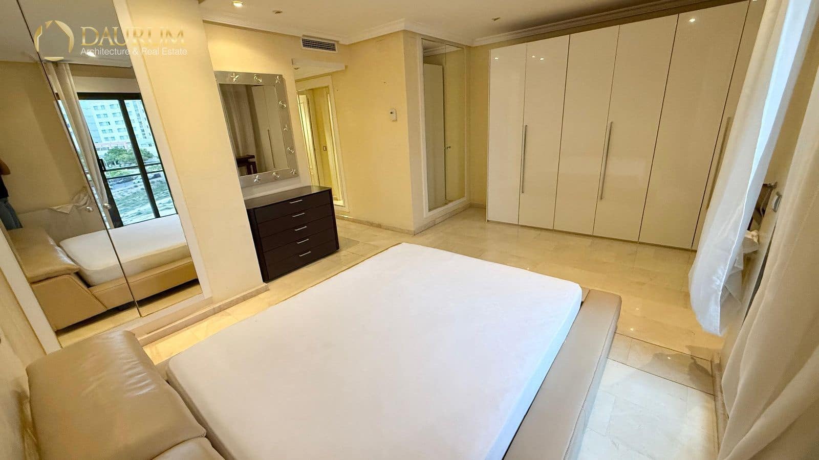 2 makuuhuone Kattohuoneisto vuokrattavana paikassa Alicante kaupunki mukana uima-altaan 
autotalli - 1 600 € (Ref: 9373679)