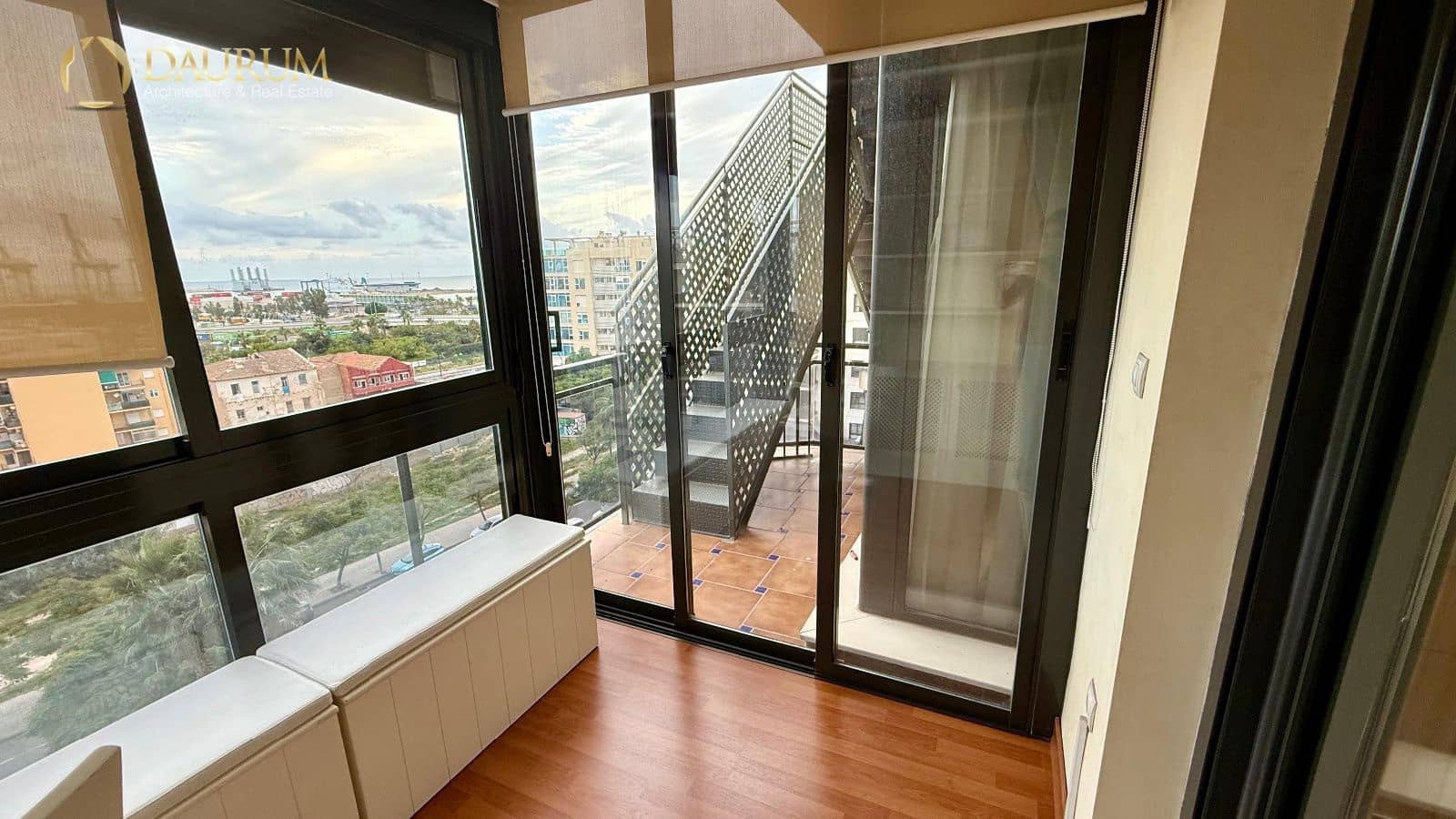 2 soverom Penthouse til leie i Alicante by med svømmebasseng garasje - € 1 600 (Ref: 9373679)