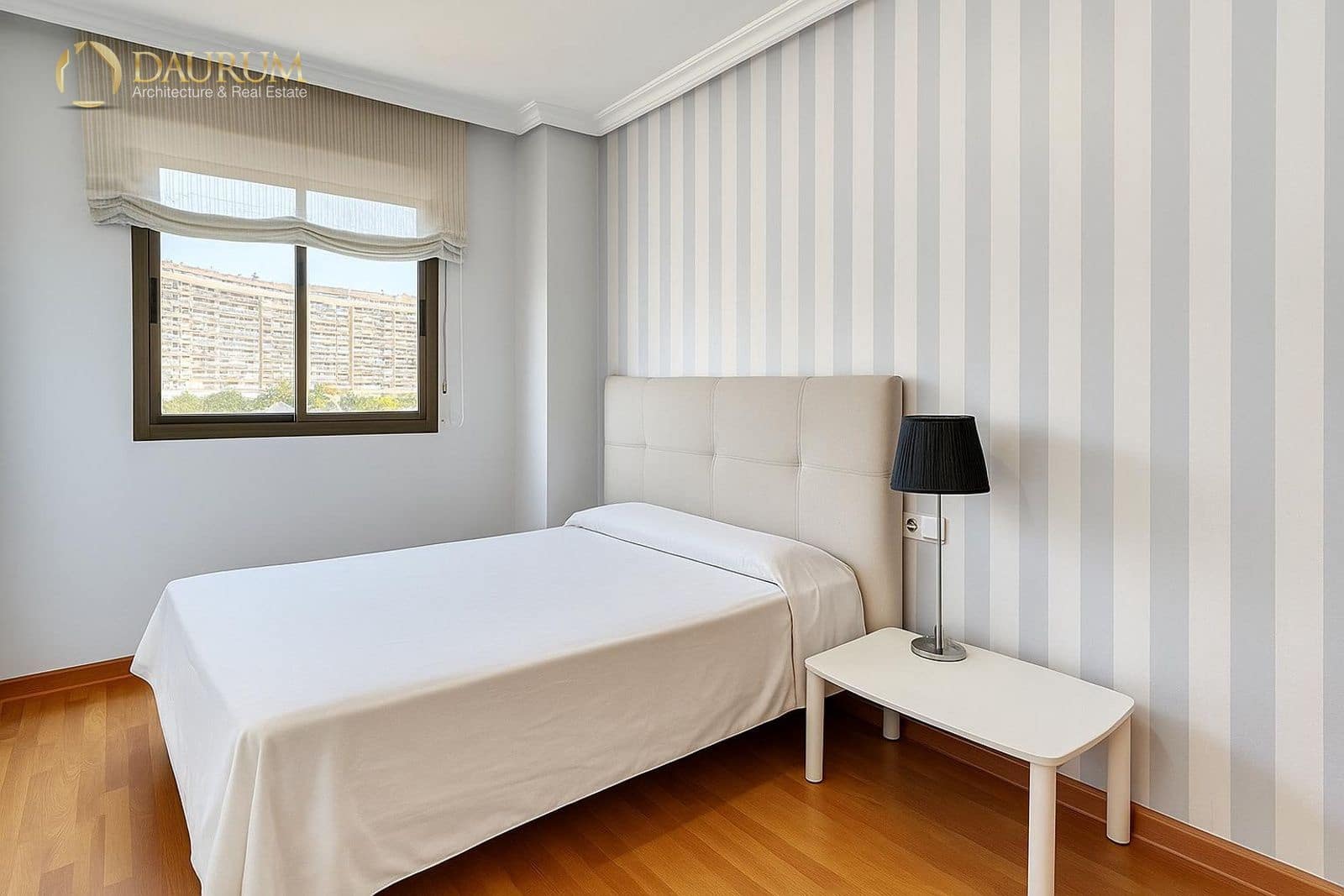 2 makuuhuone Kattohuoneisto vuokrattavana paikassa Alicante kaupunki mukana uima-altaan 
autotalli - 1 600 € (Ref: 9373679)