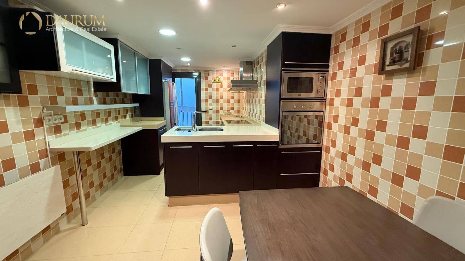 2 soverom Penthouse til leie i Alicante by med svømmebasseng garasje - € 1 600 (Ref: 9373679)