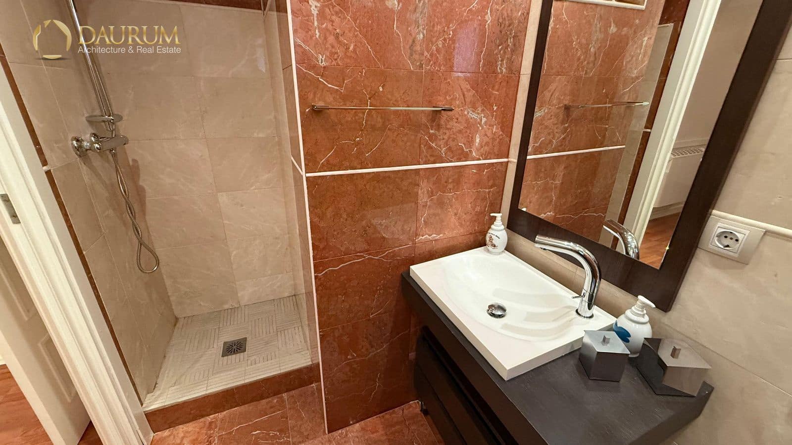 2 soverom Penthouse til leie i Alicante by med svømmebasseng garasje - € 1 600 (Ref: 9373679)