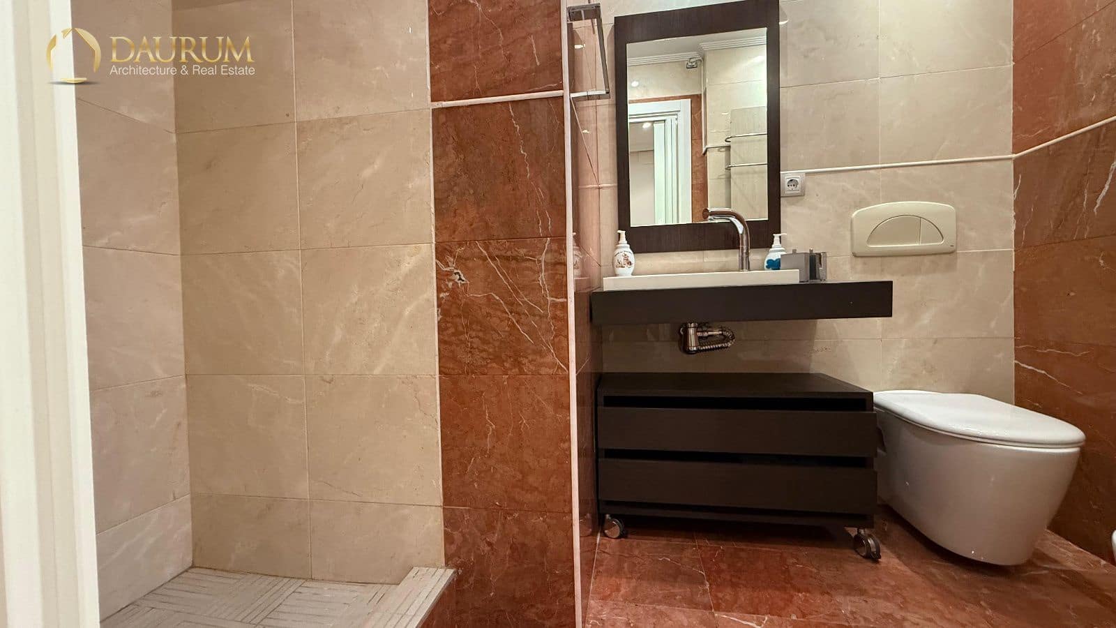 2 soverom Penthouse til leie i Alicante by med svømmebasseng garasje - € 1 600 (Ref: 9373679)