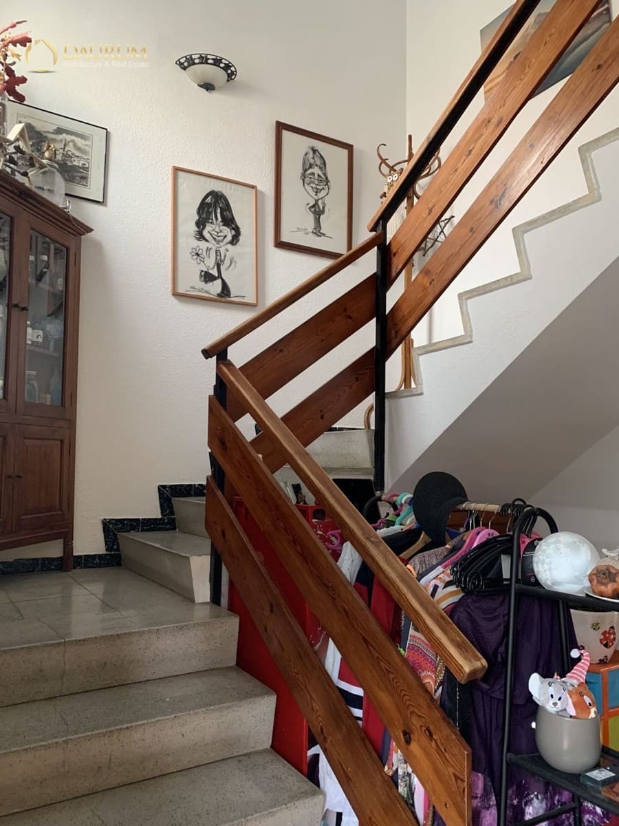 6 bedroom Villa for sale in Polop with garage - € 450,000 (Ref: 9378206)