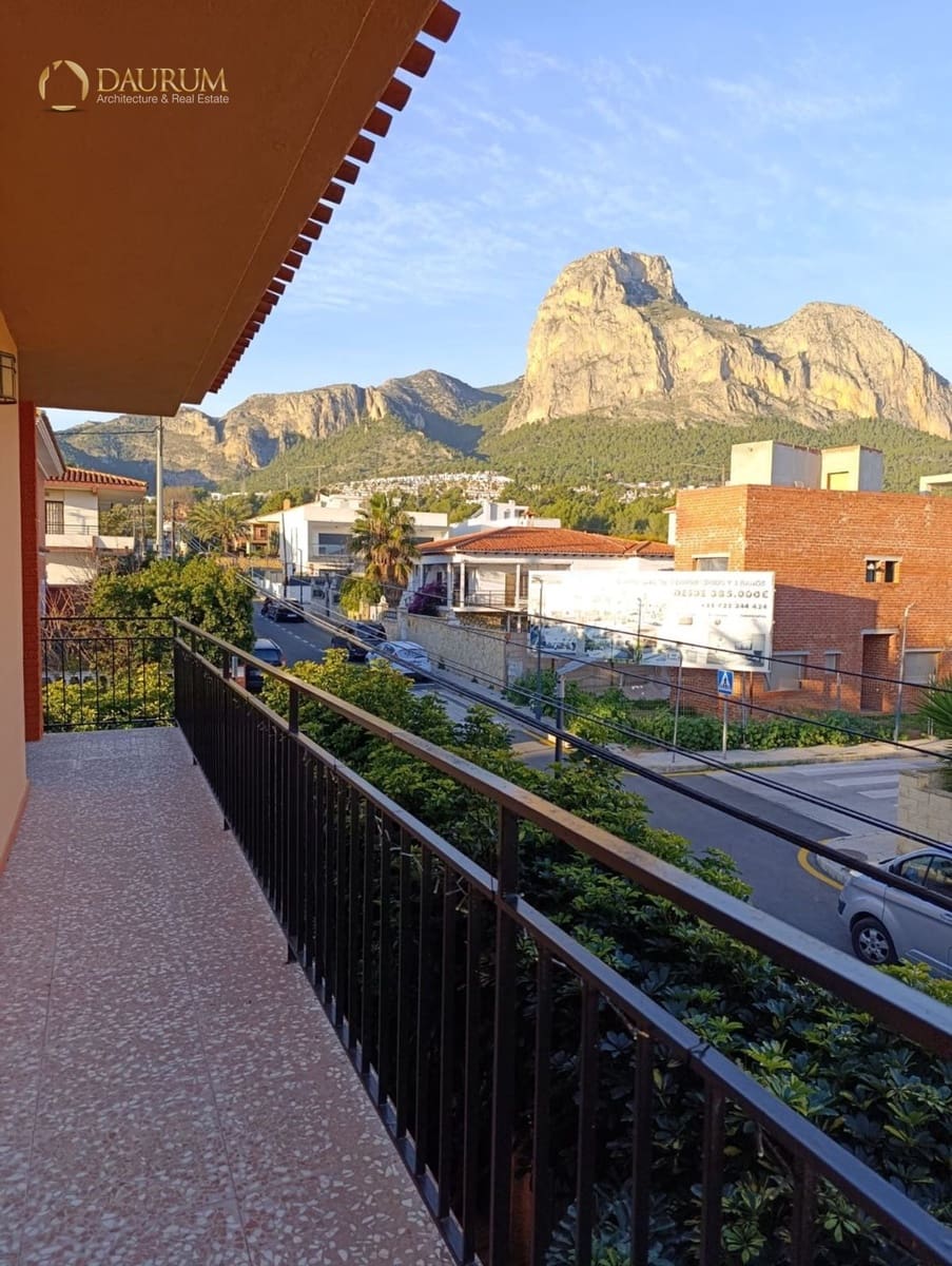 6 bedroom Villa for sale in Polop with garage - € 450,000 (Ref: 9378206)