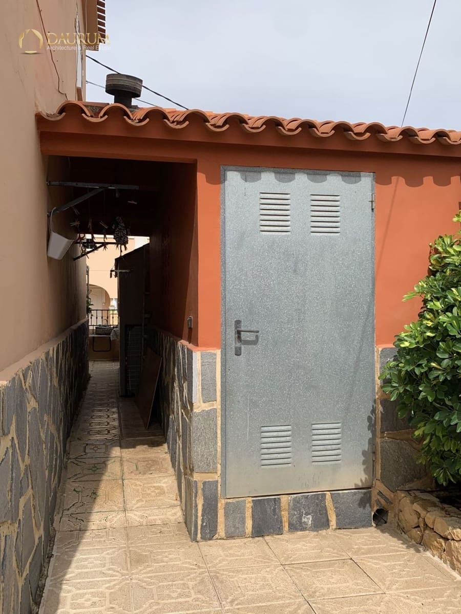 6 bedroom Villa for sale in Polop with garage - € 450,000 (Ref: 9378206)