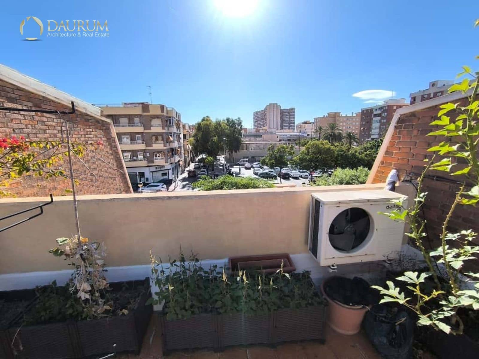 4 Zimmer Haus zu verkaufen in Alicante / Alacant Stadt mit Garage - 380.000 € (Ref: 9378207)