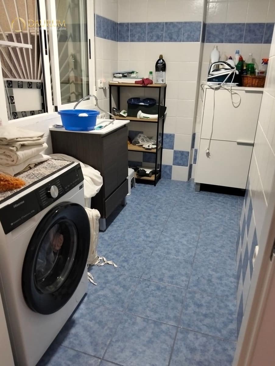 6 soverom Villa til salgs i Alicante by med svømmebasseng garasje - € 520 000 (Ref: 9383728)