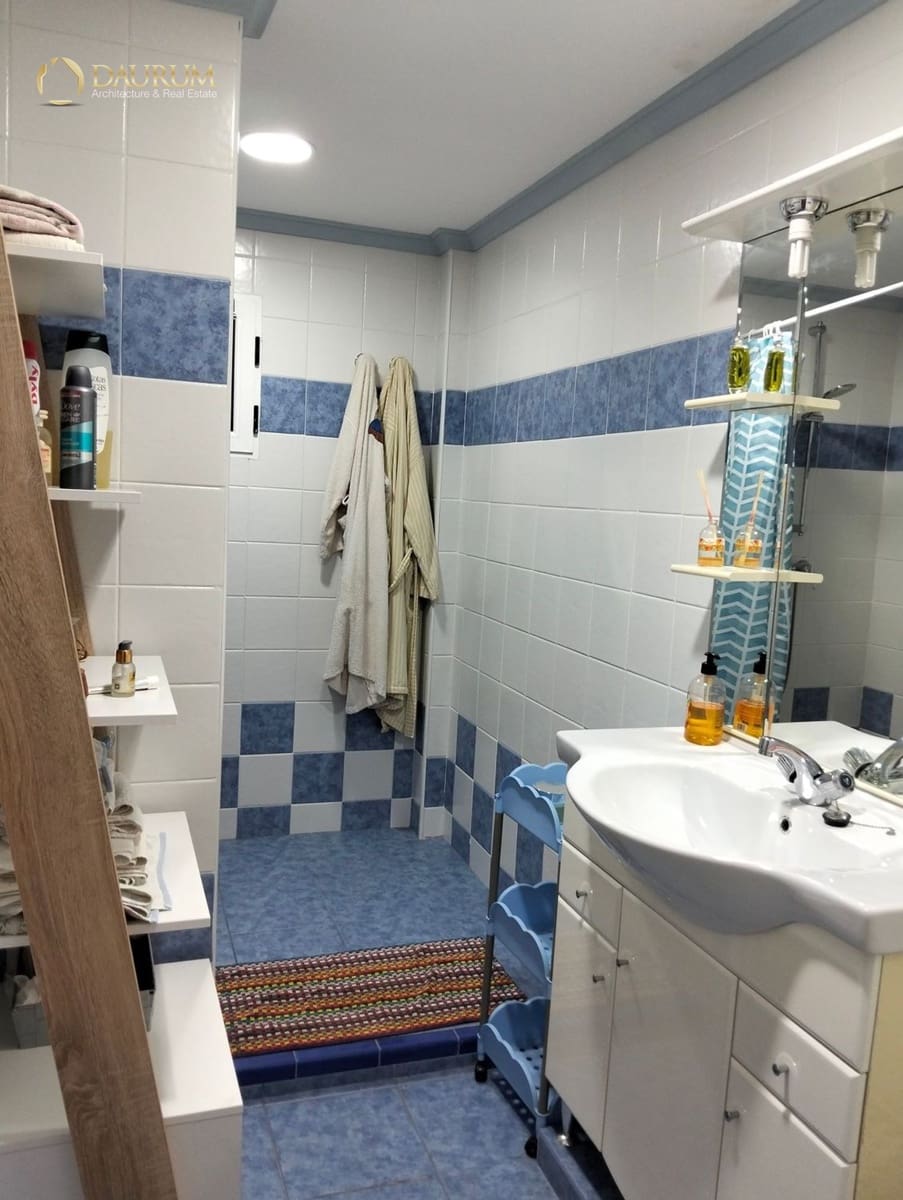 6 soverom Villa til salgs i Alicante by med svømmebasseng garasje - € 520 000 (Ref: 9383728)