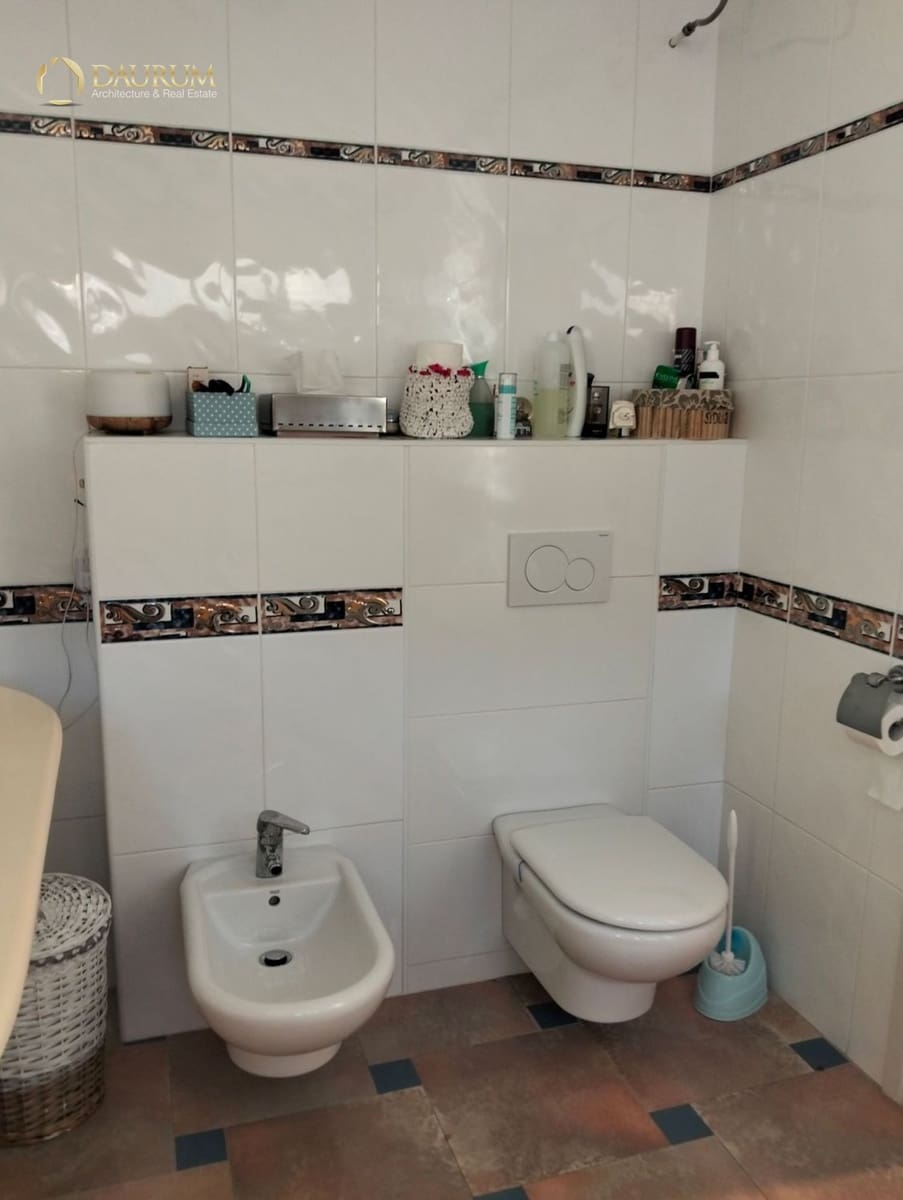 6 soverom Villa til salgs i Alicante by med svømmebasseng garasje - € 520 000 (Ref: 9383728)