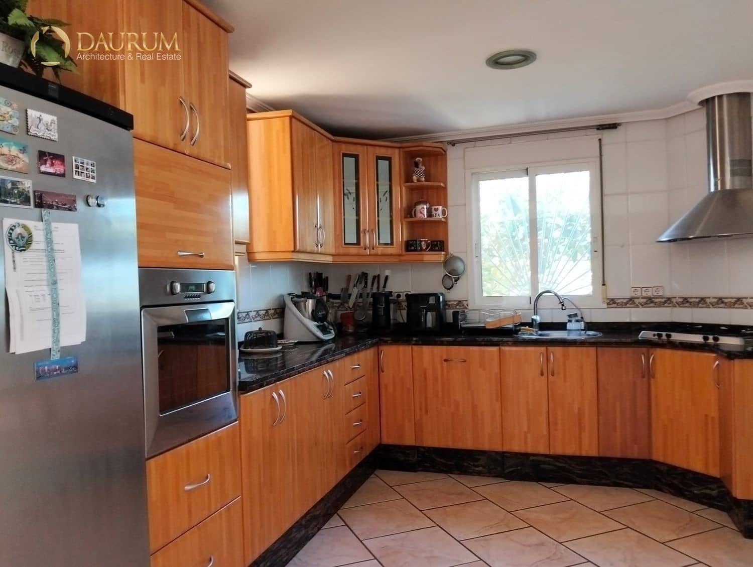 6 soverom Villa til salgs i Alicante by med svømmebasseng garasje - € 520 000 (Ref: 9383728)