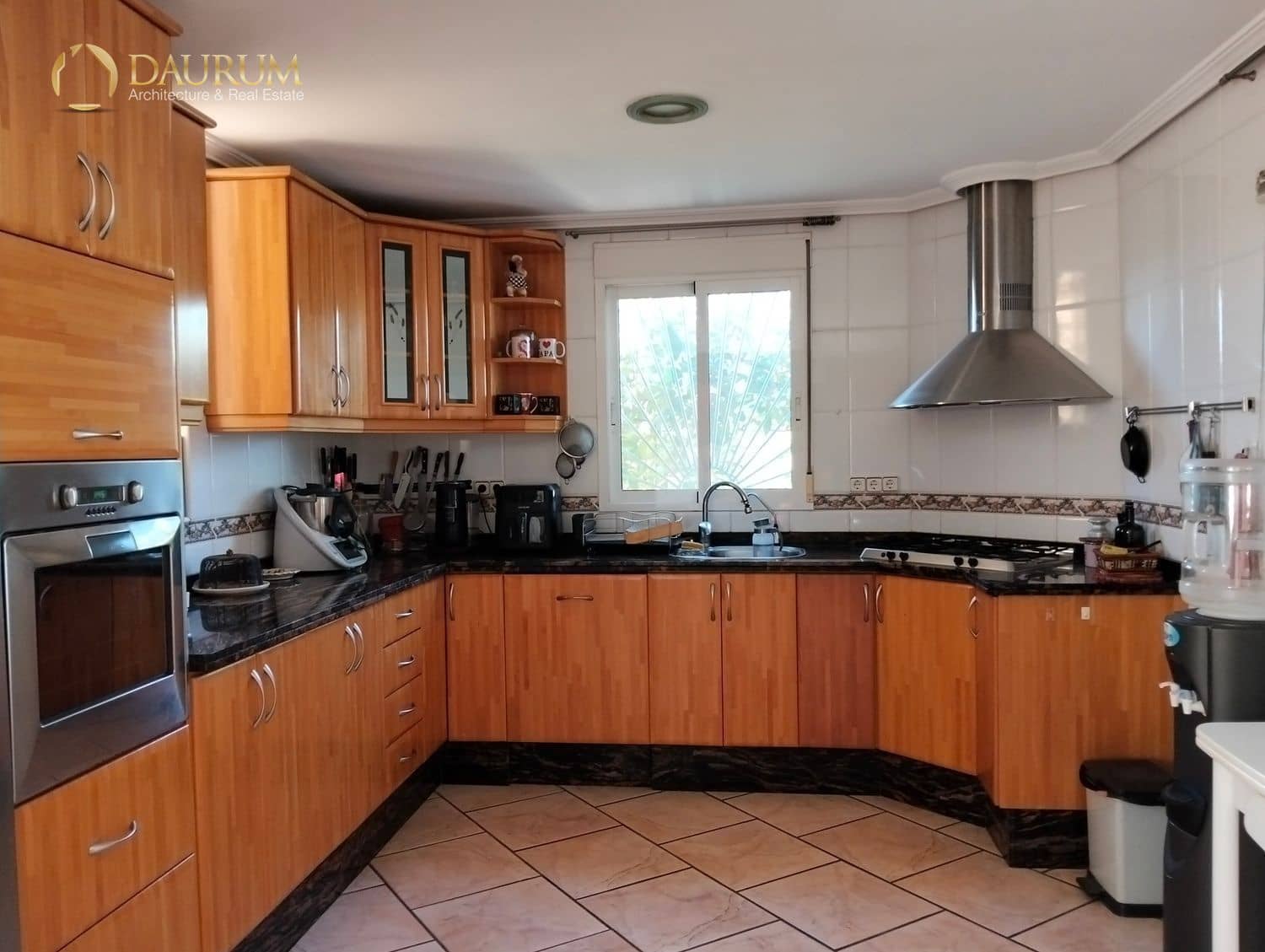 6 soverom Villa til salgs i Alicante by med svømmebasseng garasje - € 520 000 (Ref: 9383728)