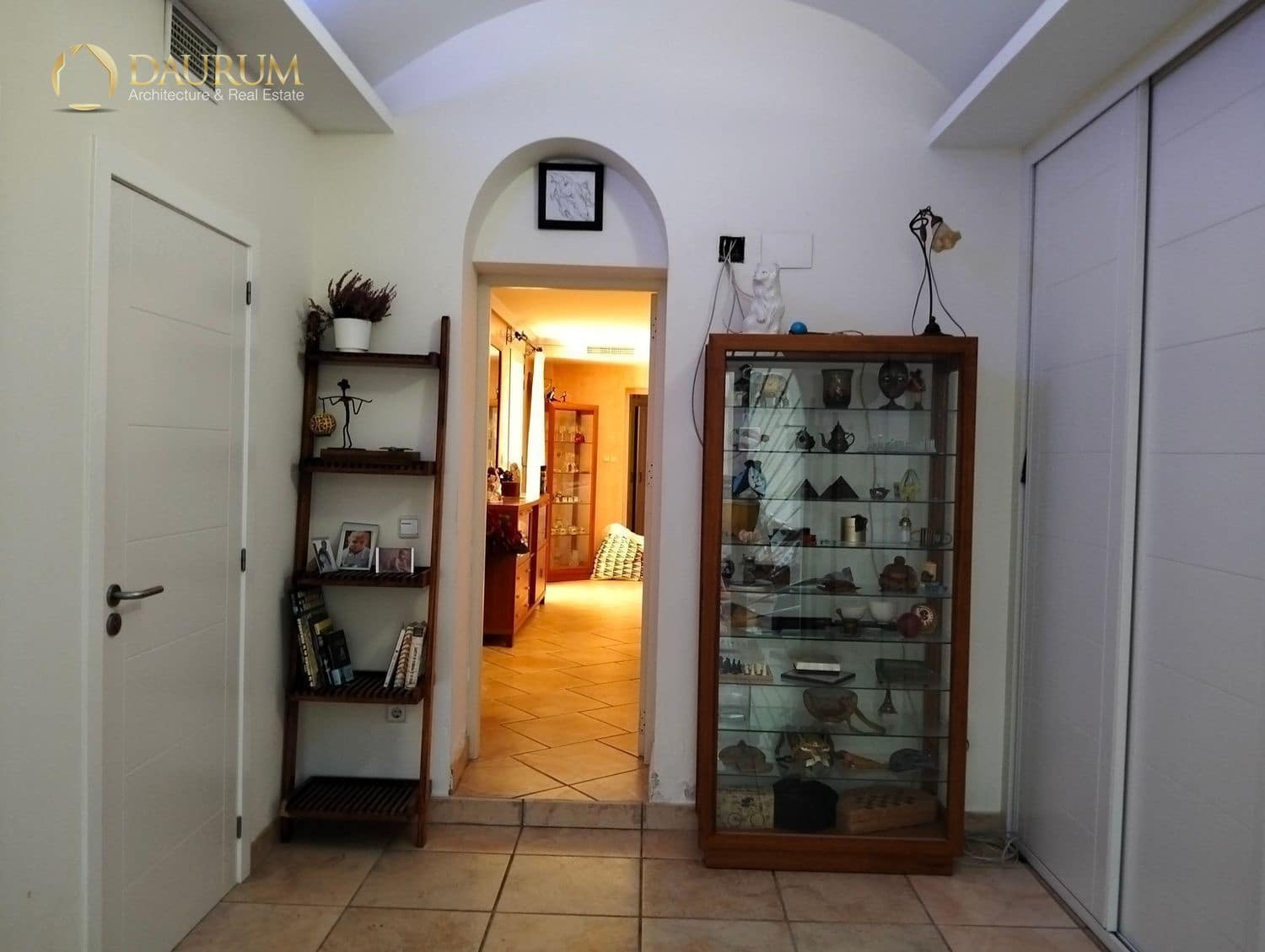 6 soverom Villa til salgs i Alicante by med svømmebasseng garasje - € 520 000 (Ref: 9383728)