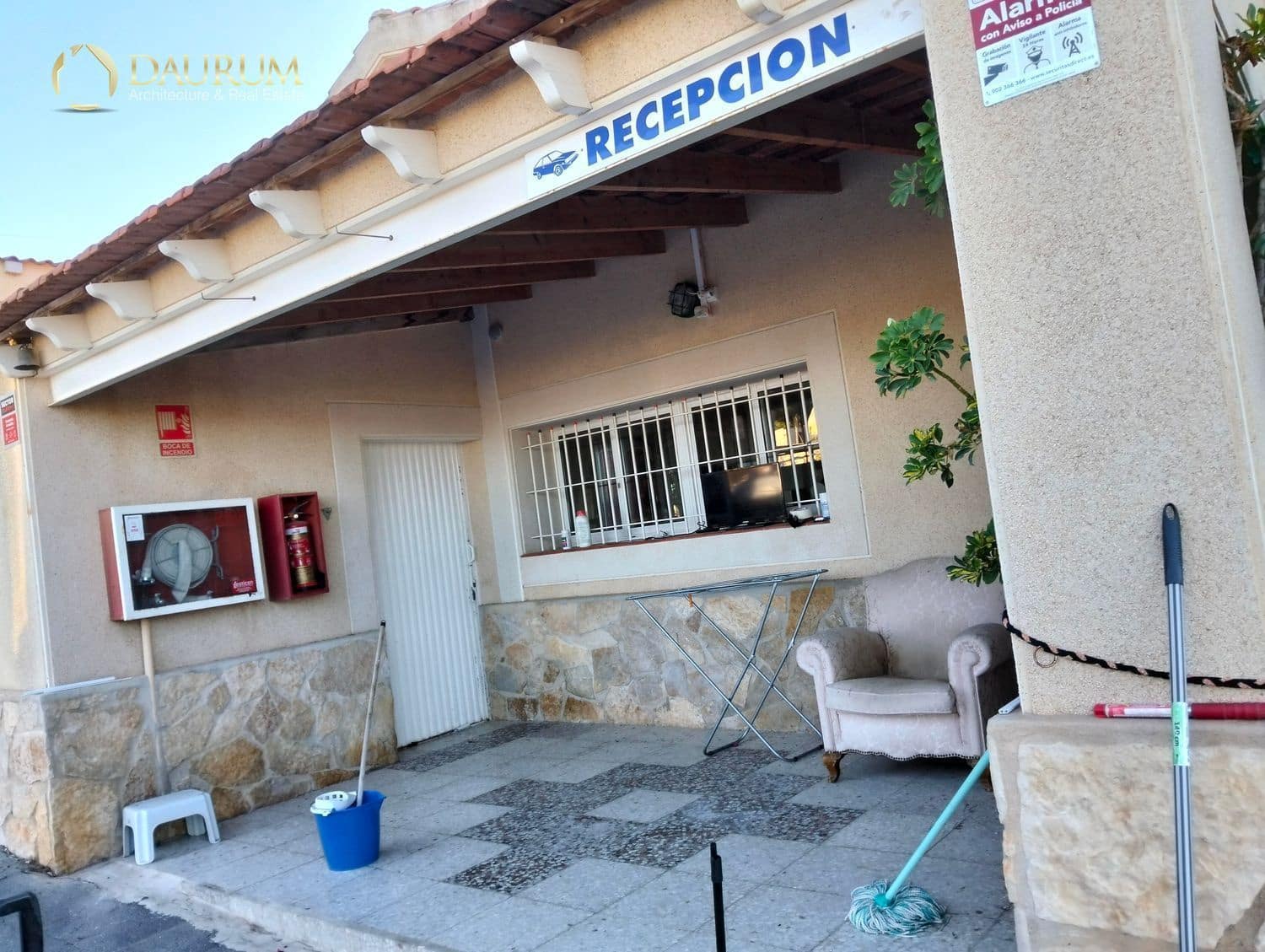 6 soverom Villa til salgs i Alicante by med svømmebasseng garasje - € 520 000 (Ref: 9383728)