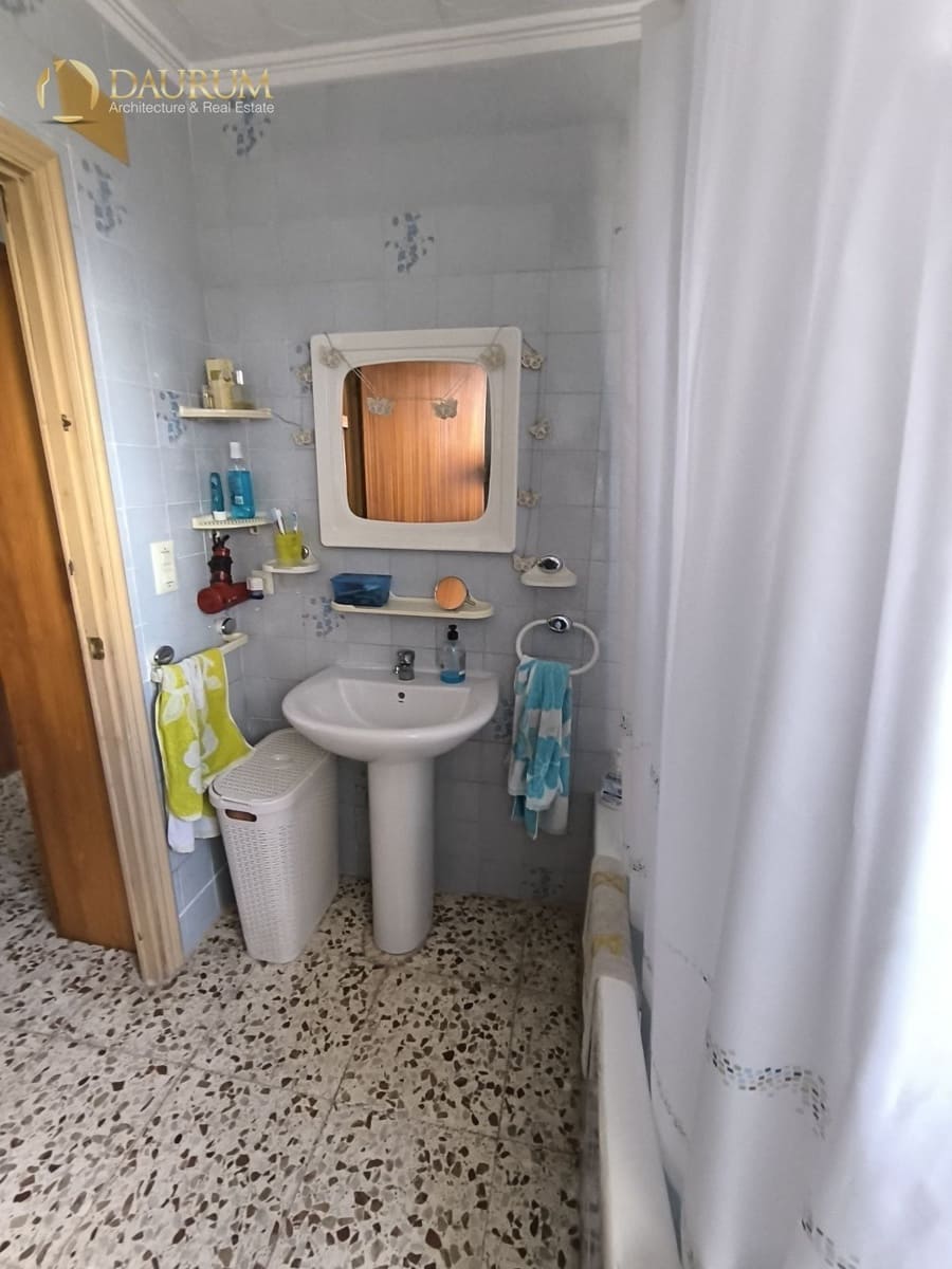 4 bedroom Villa for sale in La Marina with garage - € 320,000 (Ref: 9386469)