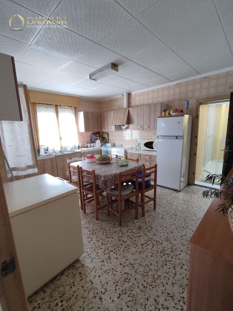 4 bedroom Villa for sale in La Marina with garage - € 320,000 (Ref: 9386469)