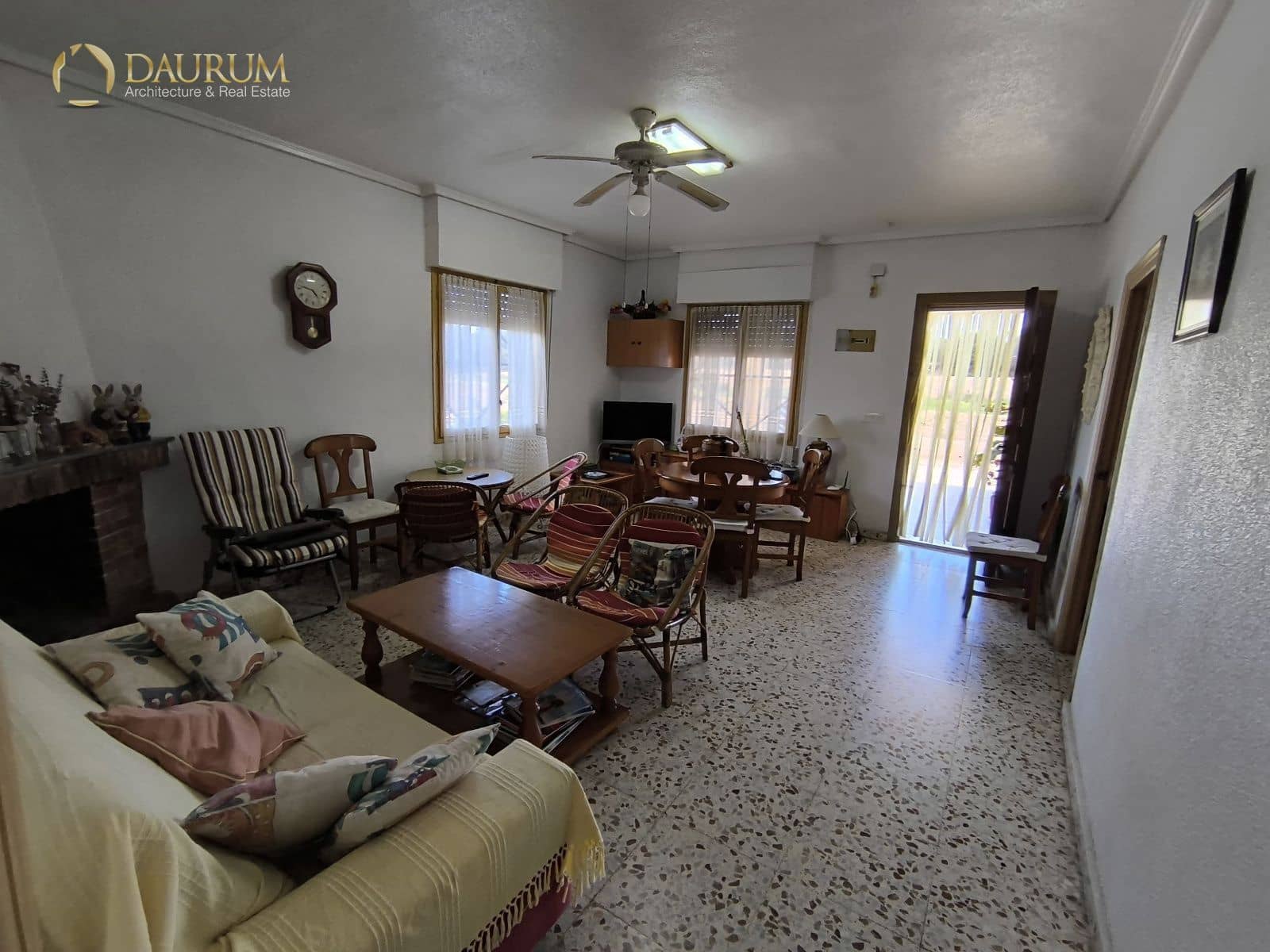 4 bedroom Villa for sale in La Marina with garage - € 320,000 (Ref: 9386469)