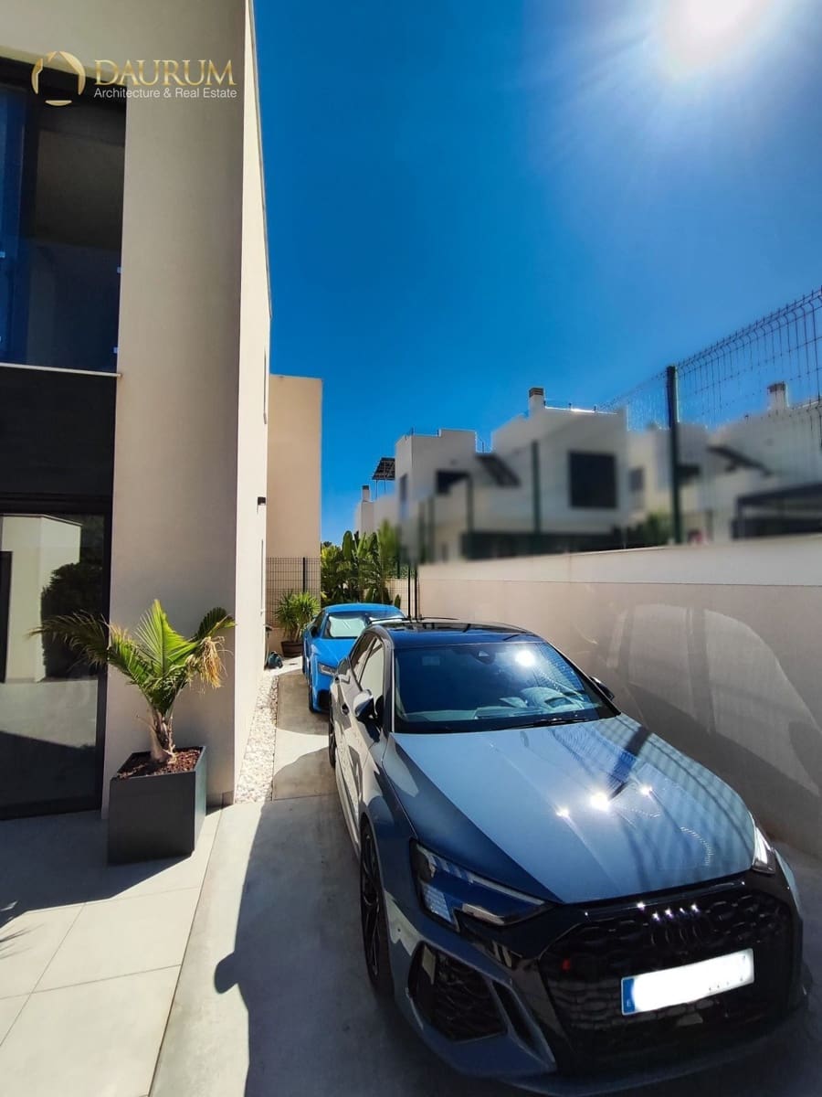 Chalet de 4 habitaciones en Polop en venta con piscina garaje - 595.000 € (Ref: 9388377)