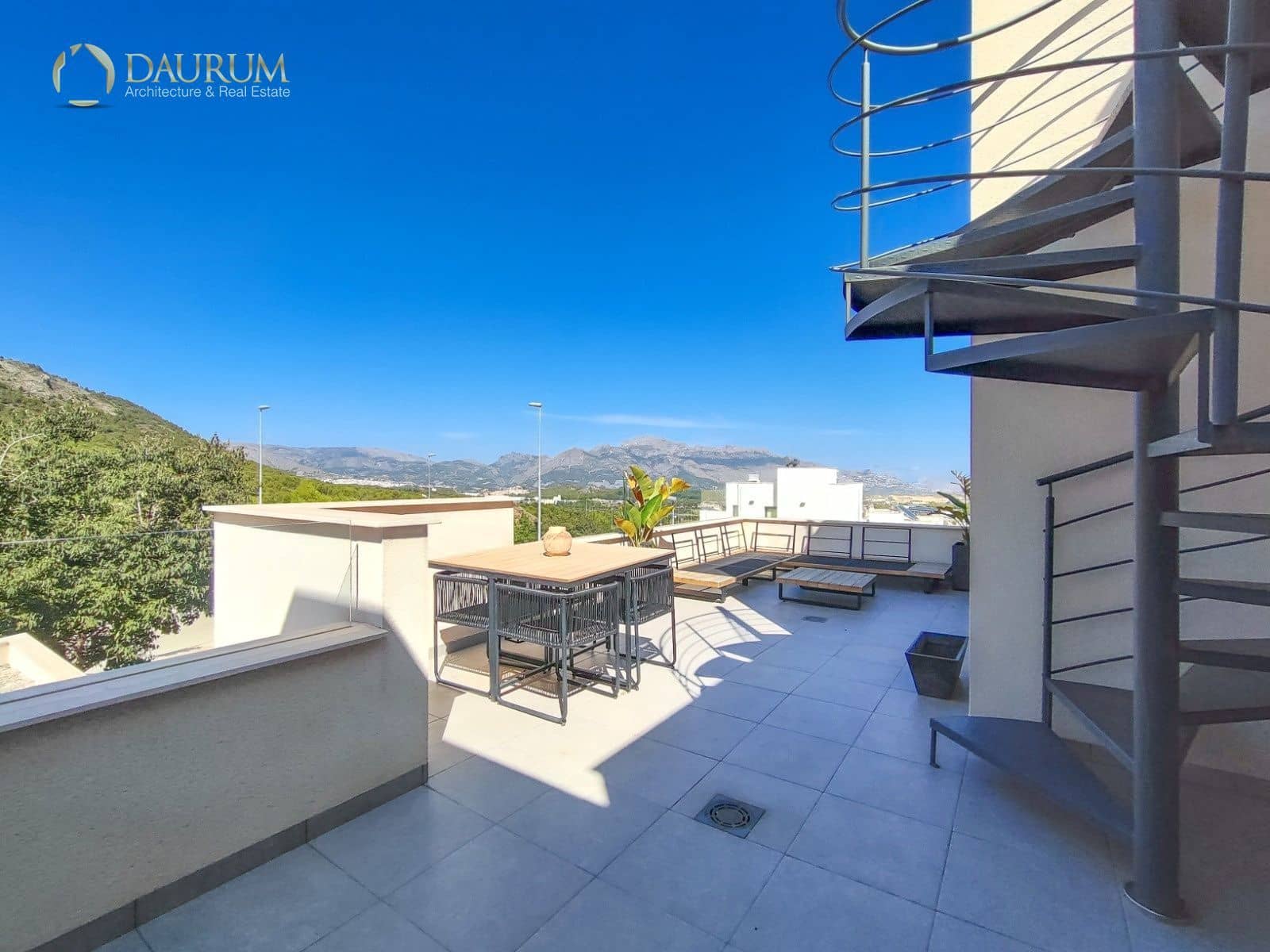 Chalet de 4 habitaciones en Polop en venta con piscina garaje - 595.000 € (Ref: 9388377)