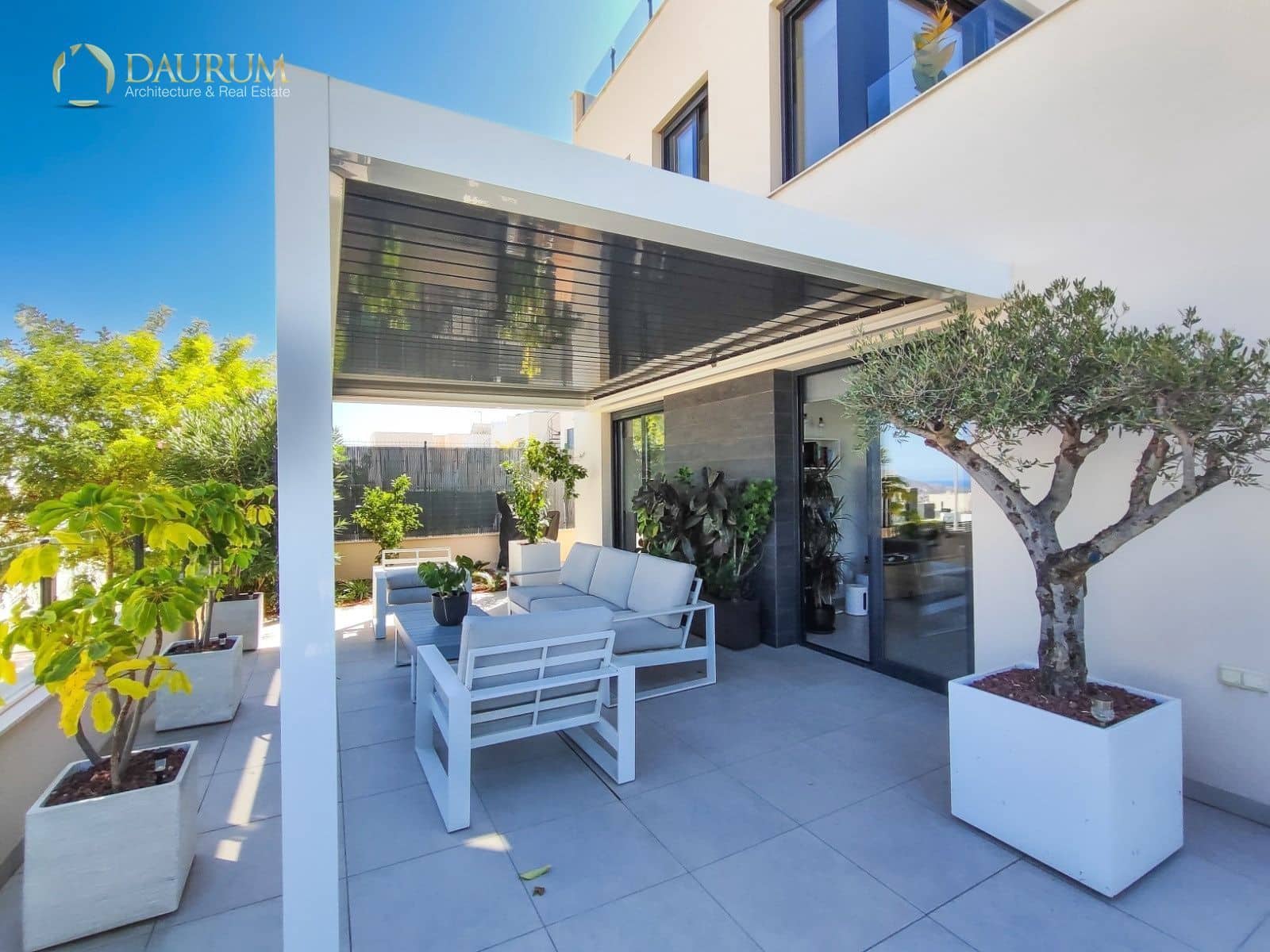 Chalet de 4 habitaciones en Polop en venta con piscina garaje - 595.000 € (Ref: 9388377)