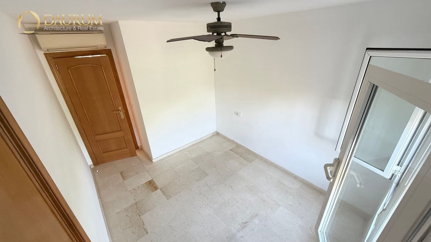 5 sypialnia Willa na sprzedaż w Miasto Alicante / Alacant z basenem garażem - 690 000 € (Ref: 9389990)