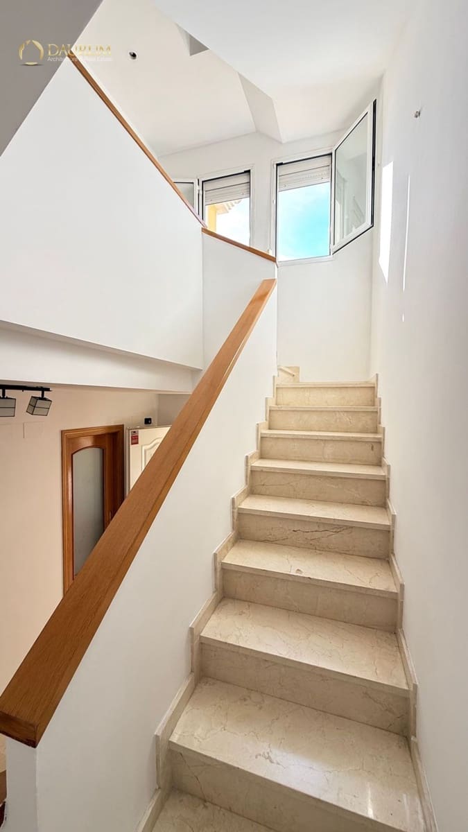 5 sypialnia Willa na sprzedaż w Miasto Alicante / Alacant z basenem garażem - 690 000 € (Ref: 9389990)