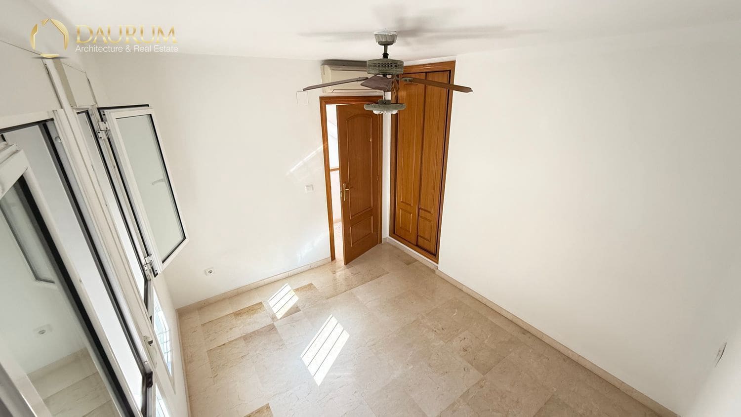 5 sypialnia Willa na sprzedaż w Miasto Alicante / Alacant z basenem garażem - 690 000 € (Ref: 9389990)