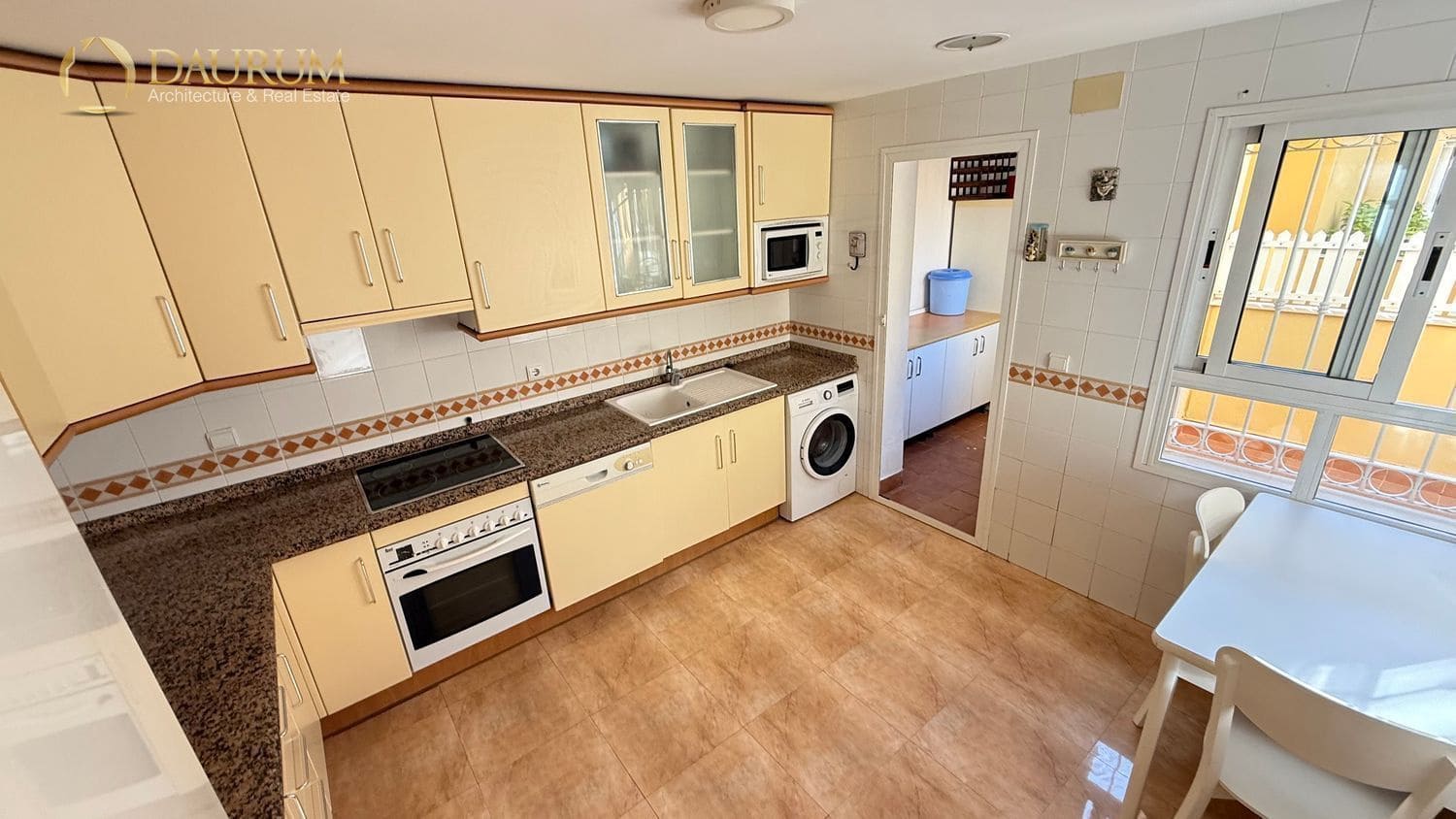 5 sypialnia Willa na sprzedaż w Miasto Alicante / Alacant z basenem garażem - 690 000 € (Ref: 9389990)