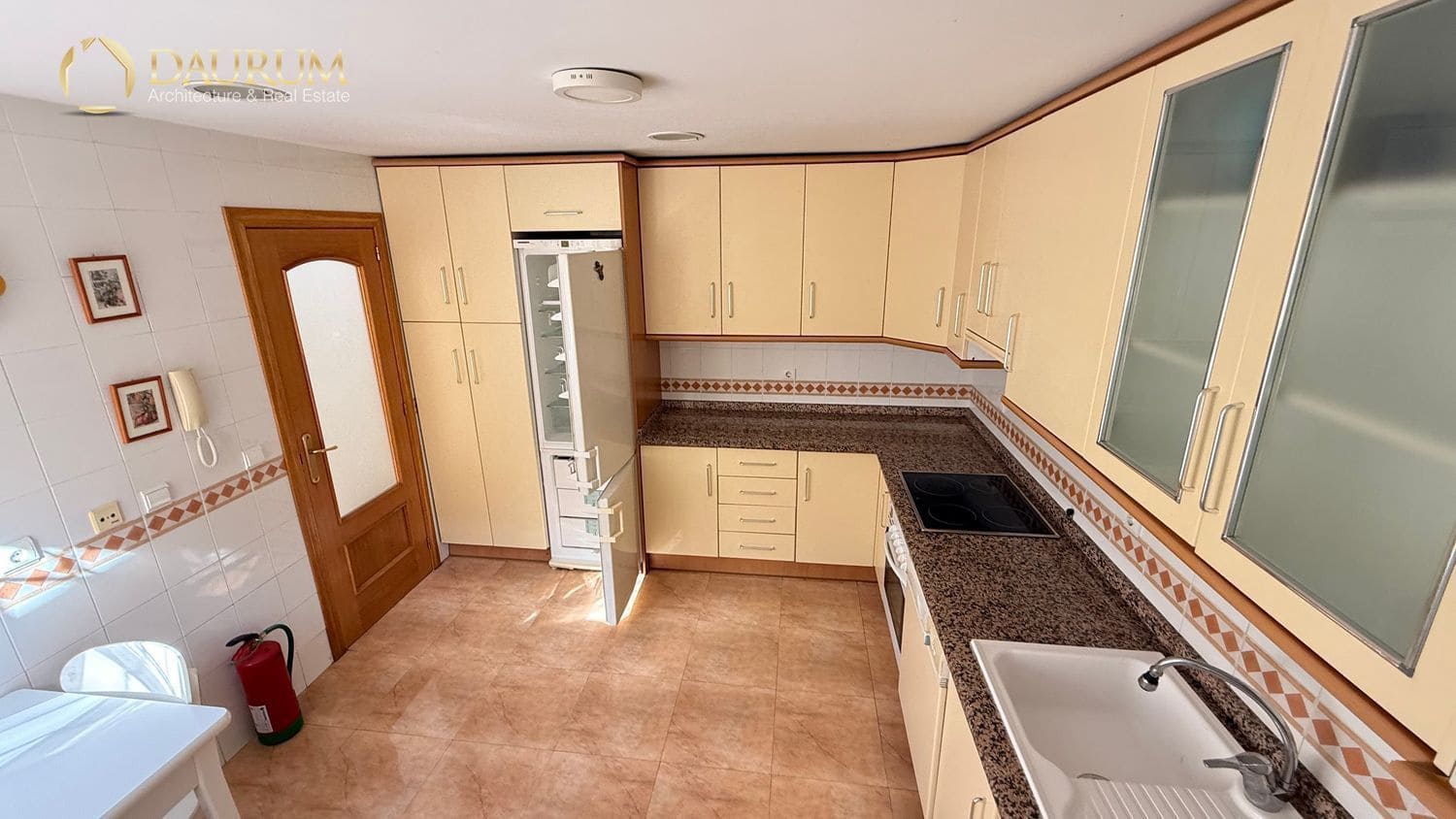 5 sypialnia Willa na sprzedaż w Miasto Alicante / Alacant z basenem garażem - 690 000 € (Ref: 9389990)