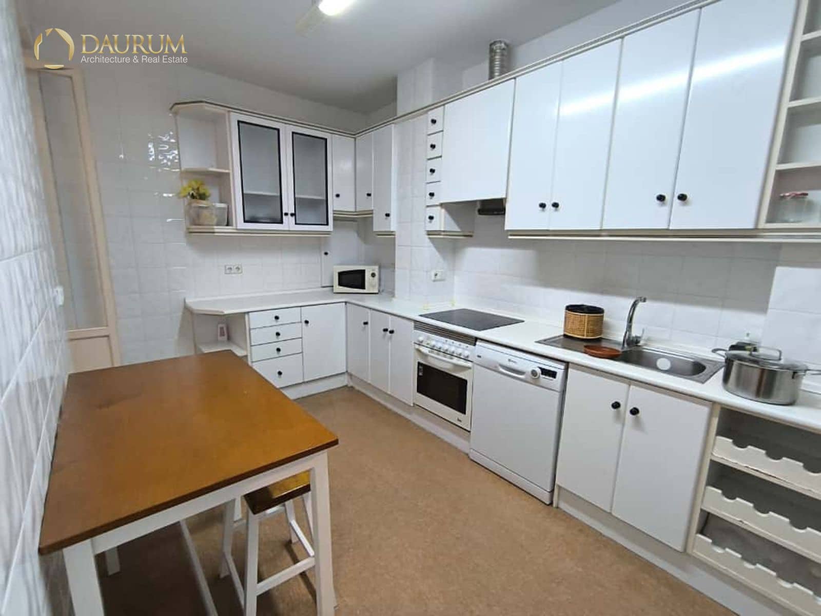 3 bedroom Flat for sale in Alicante / Alacant city - € 450,000 (Ref: 9394375)