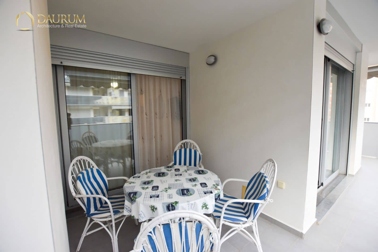 2 makuuhuone Kattohuoneisto myytävänä paikassa La Villajoyosa / Vila Joiosa mukana uima-altaan 
autotalli - 290 000 € (Ref: 9396794)