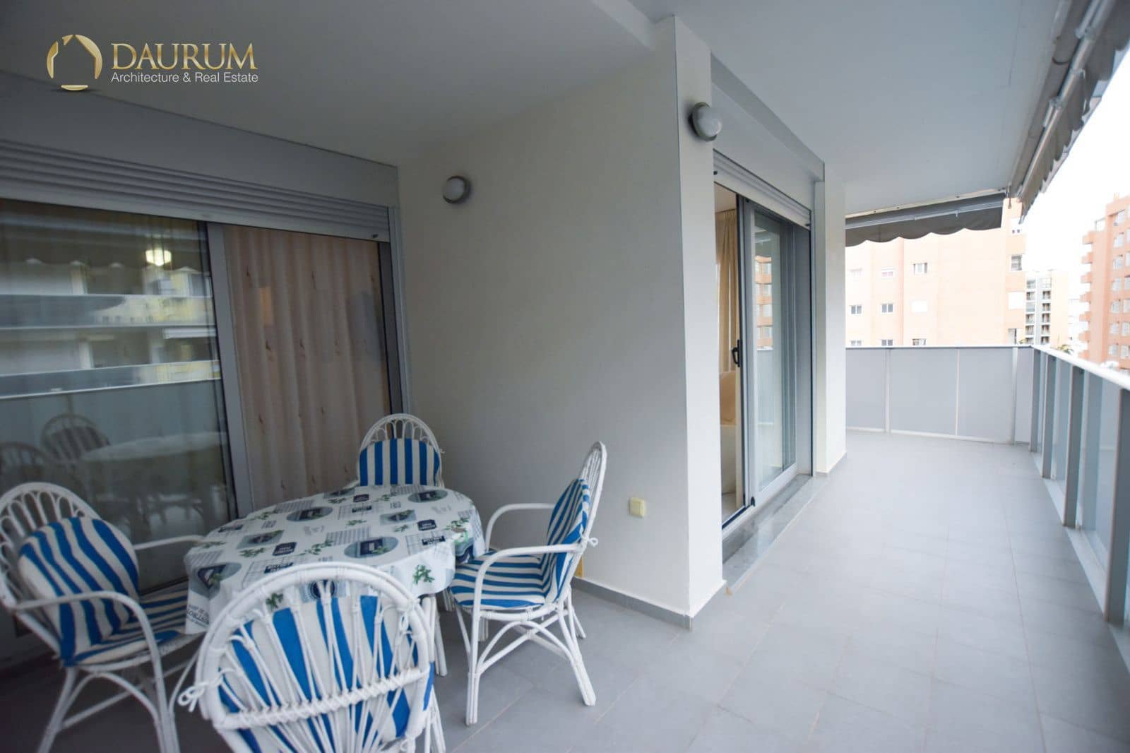 2 makuuhuone Kattohuoneisto myytävänä paikassa La Villajoyosa / Vila Joiosa mukana uima-altaan 
autotalli - 290 000 € (Ref: 9396794)