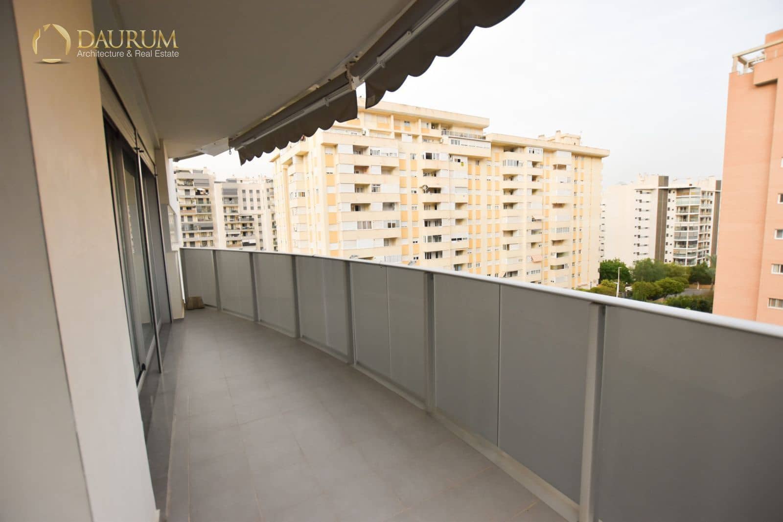 2 makuuhuone Kattohuoneisto myytävänä paikassa La Villajoyosa / Vila Joiosa mukana uima-altaan 
autotalli - 290 000 € (Ref: 9396794)