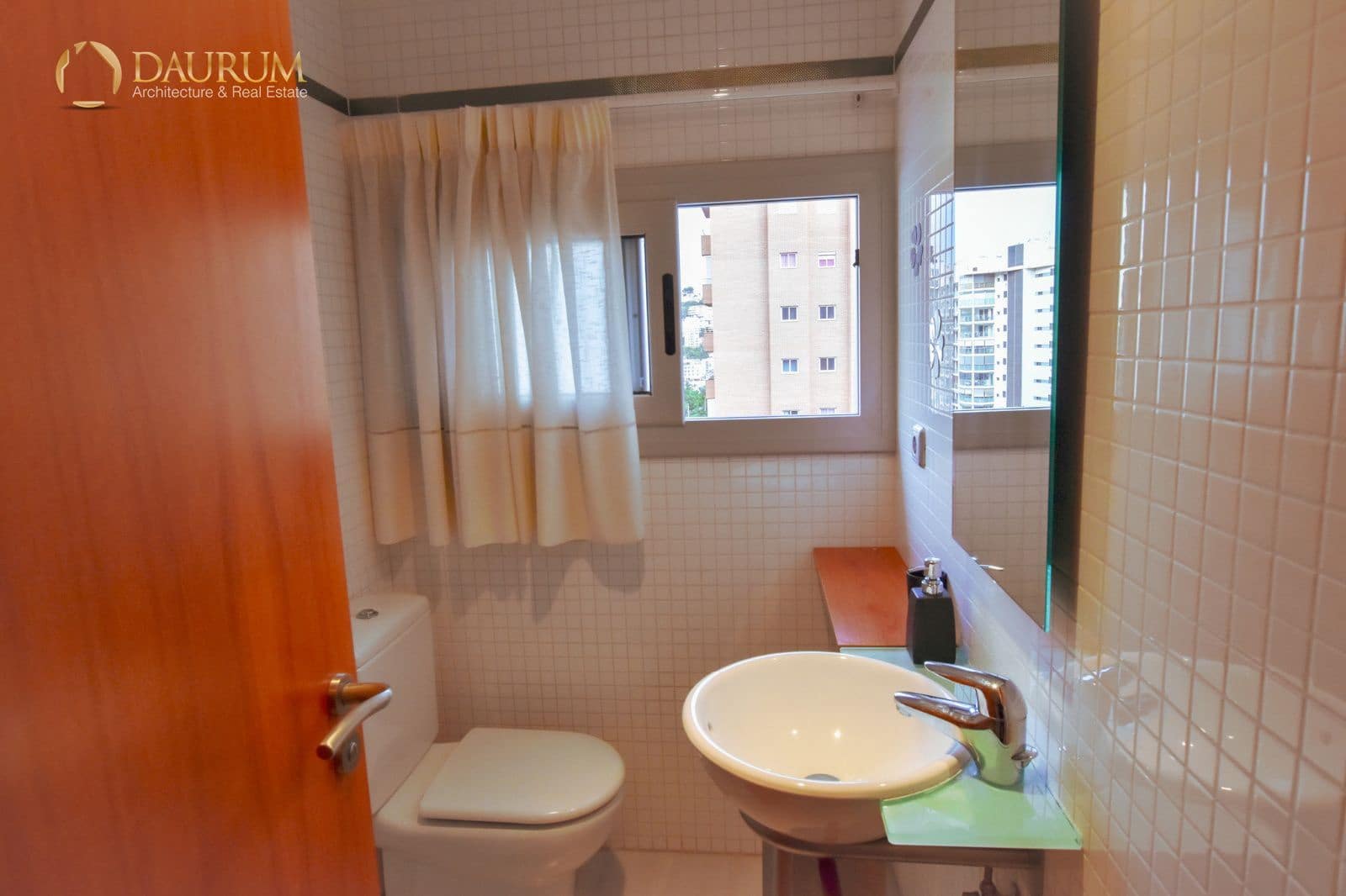 2 makuuhuone Kattohuoneisto myytävänä paikassa La Villajoyosa / Vila Joiosa mukana uima-altaan 
autotalli - 290 000 € (Ref: 9396794)